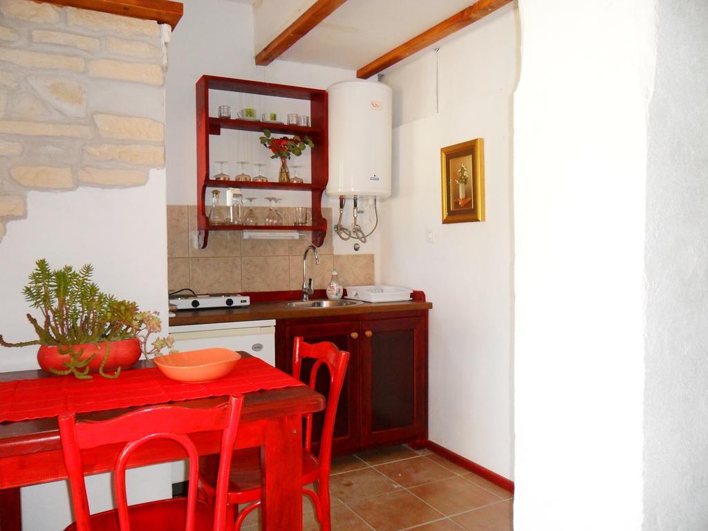 Apartments Picasso Komiza Ruang foto