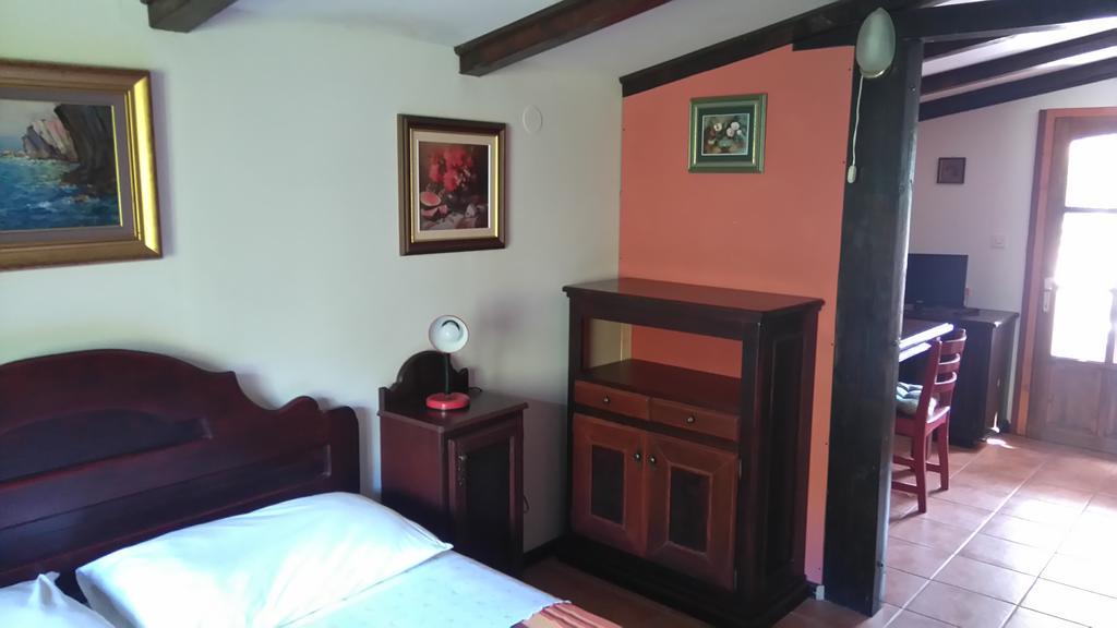 Apartments Picasso Komiza Ruang foto