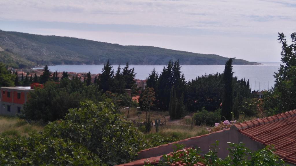 Apartments Picasso Komiza Ruang foto