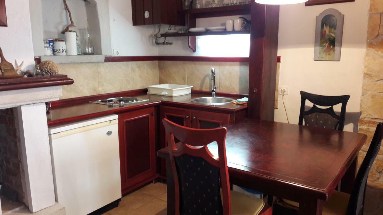 Apartments Picasso Komiza Bagian luar foto