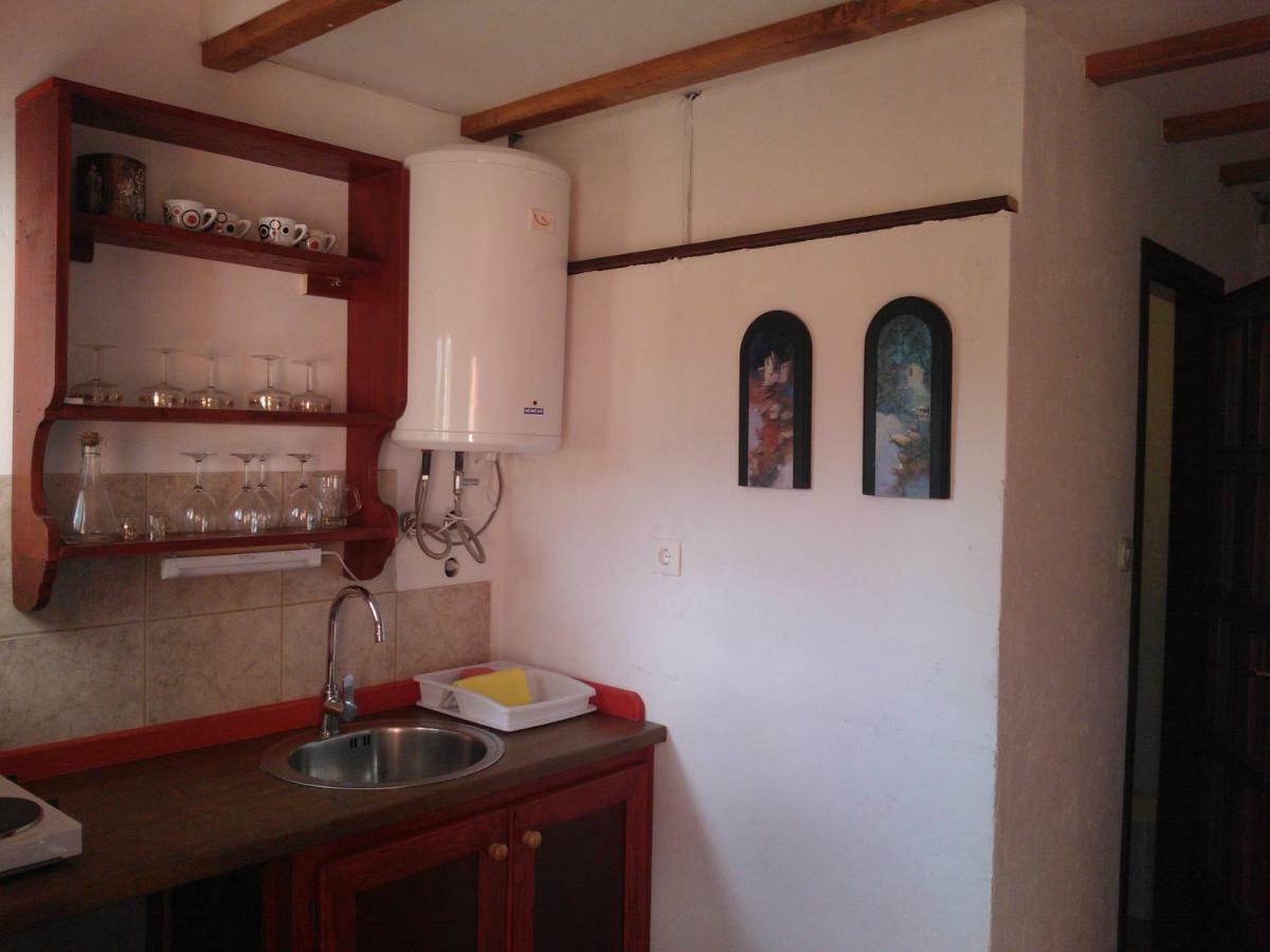 Apartments Picasso Komiza Bagian luar foto