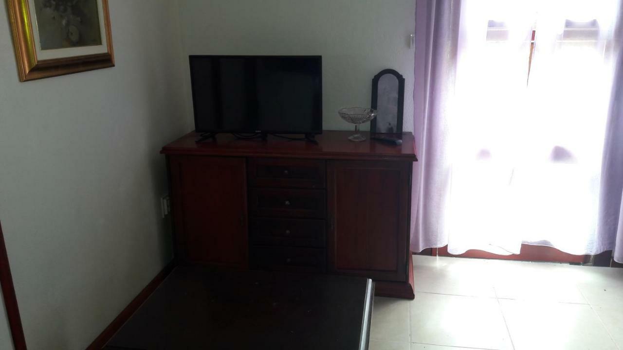 Apartments Picasso Komiza Bagian luar foto