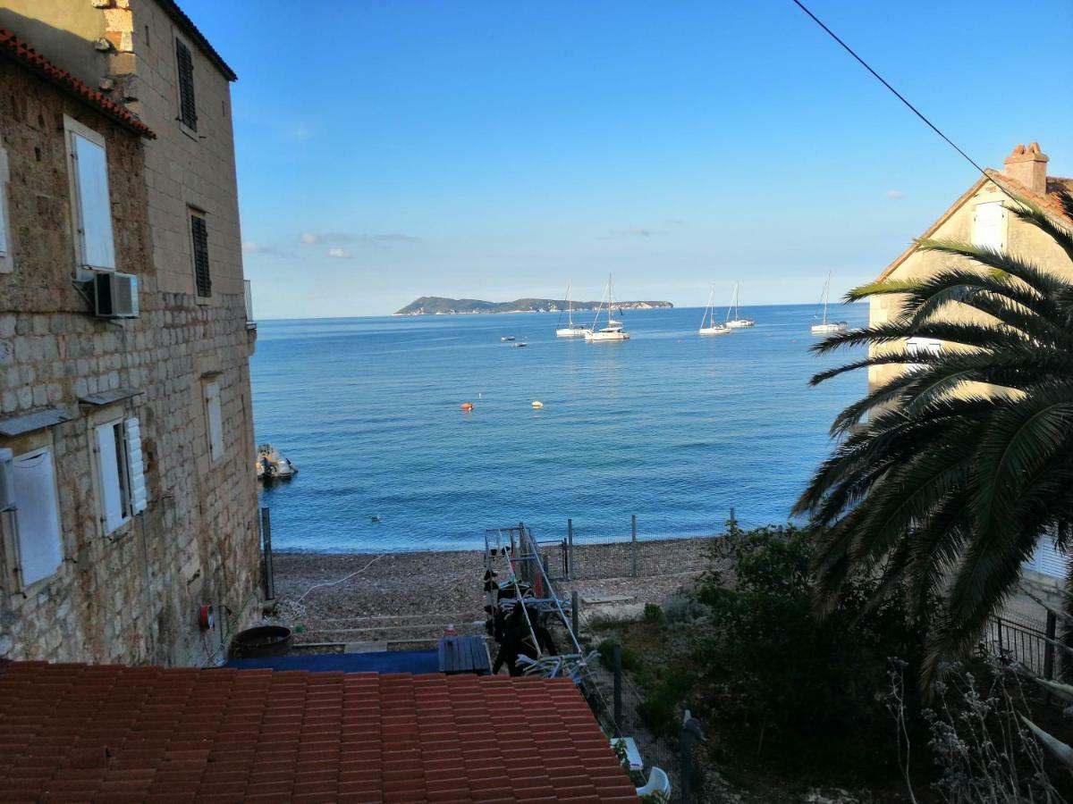 Apartments Picasso Komiza Bagian luar foto