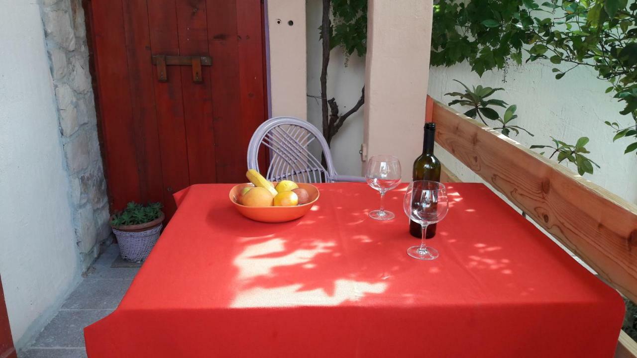 Apartments Picasso Komiza Bagian luar foto